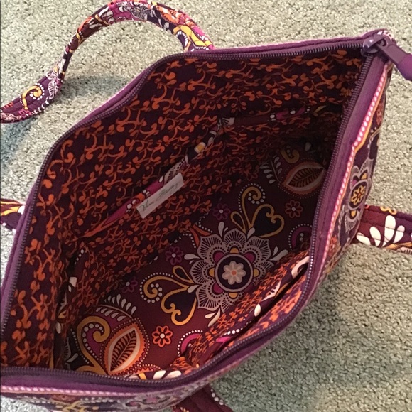 Treasure Trove of Vera Bradley. All 6 Bags +A Cookbook - Picture 3 of 16